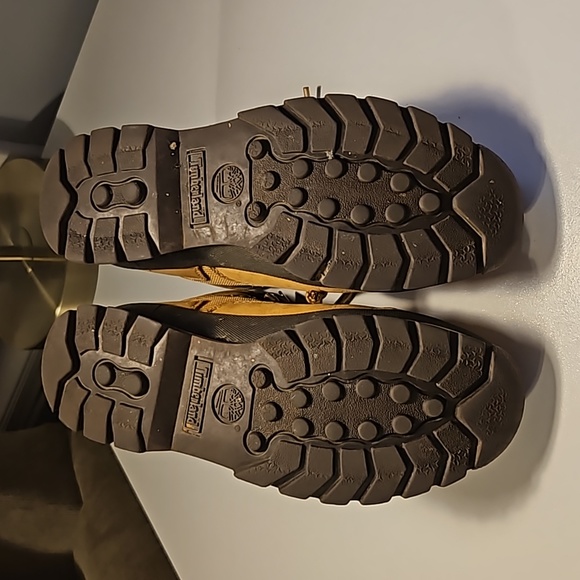 Women's Timberland Mid-Boot. - Picture 3 of 9